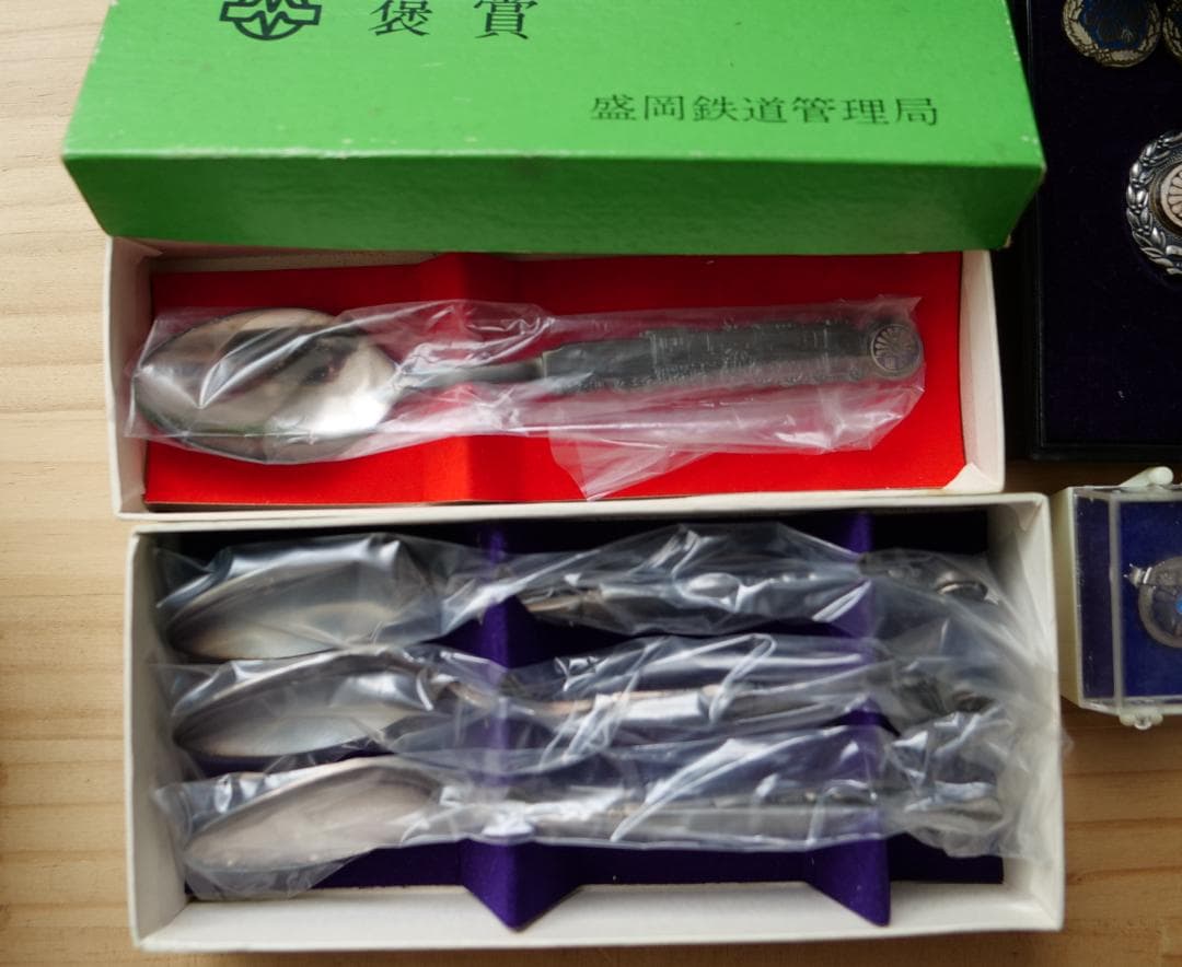 鉄道関連　天皇陛下　記念メダル　勲章　コレクション　食器　時計