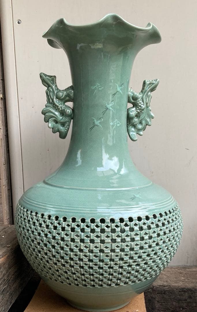 青山作　特大壺　青磁　透かし 雲鶴紋　二層網目　訳あり　花瓶　網目彫　緑色　双耳