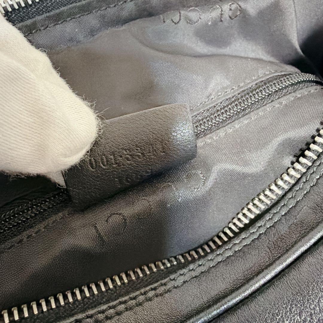 GUCCI グッチ　ワンショルダー　メッセンジャーバッグ　黒　GGタグなし