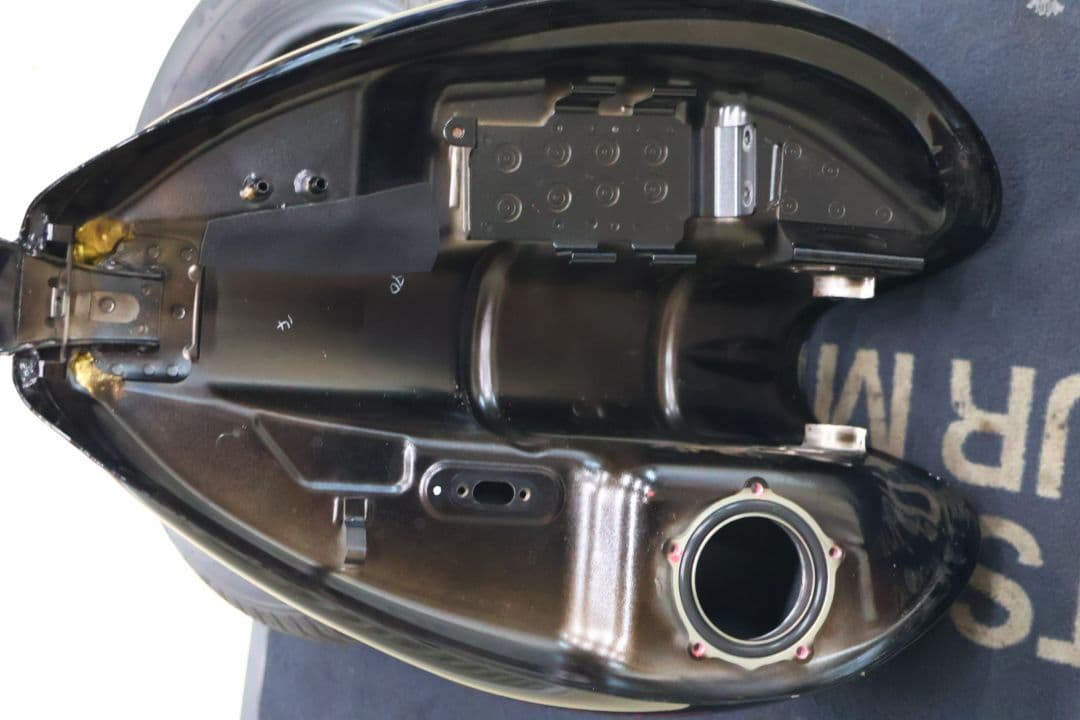 W800ストリート　純正燃料タンク　フューエルタンク