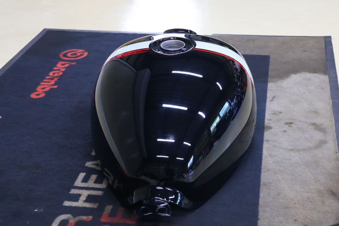 W800ストリート　純正燃料タンク　フューエルタンク