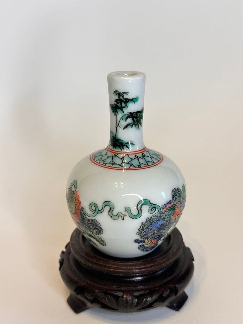 水芙蓉」中国古董 乾隆年製款　五彩瑞獣文小花瓶 賞瓶　茶道具　香道具 清代