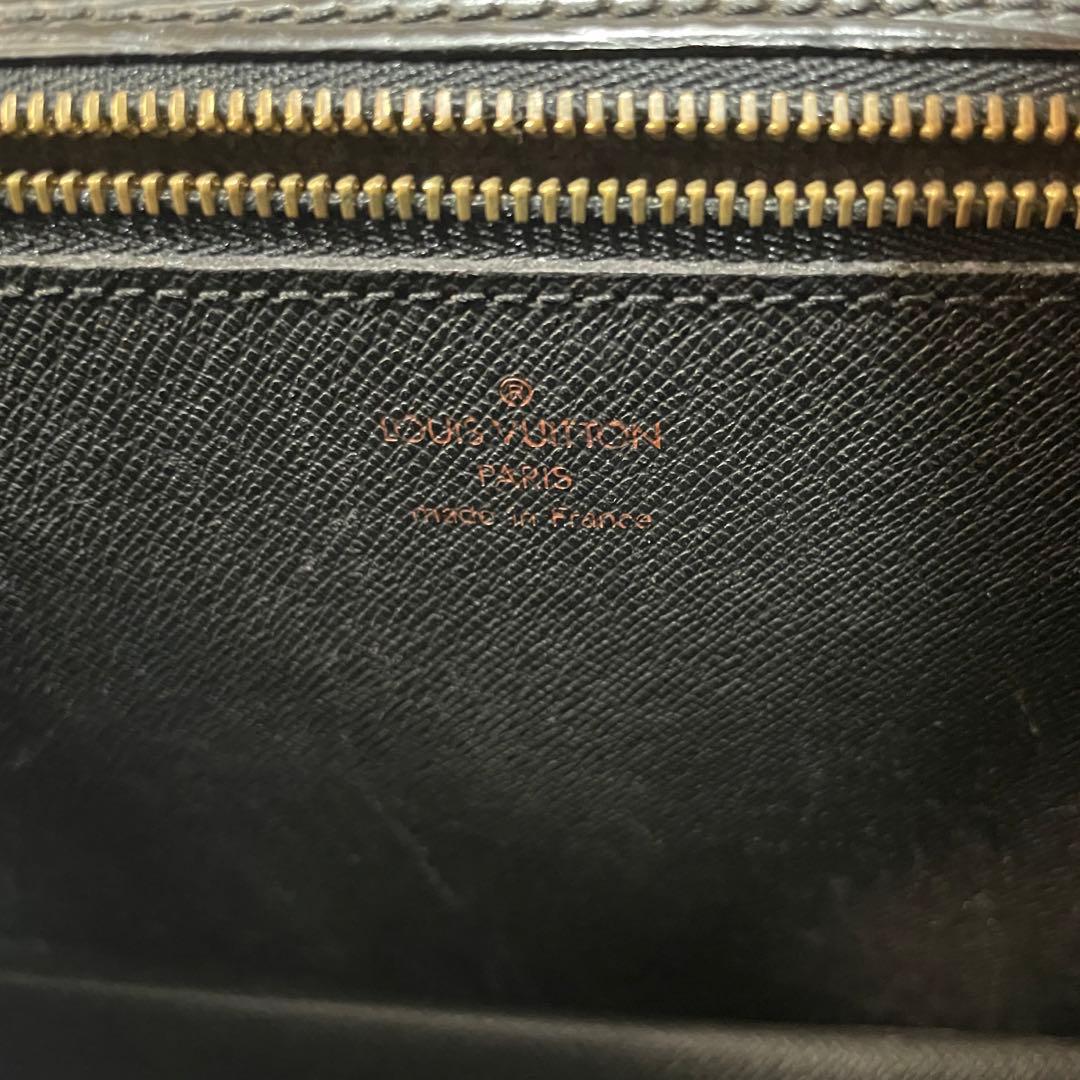 【あんしん鑑定】ルイ・ヴィトン　エピ　セカンドバッグ　黒　ブラック