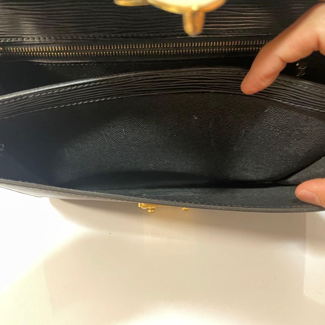 【あんしん鑑定】ルイ・ヴィトン　エピ　セカンドバッグ　黒　ブラック