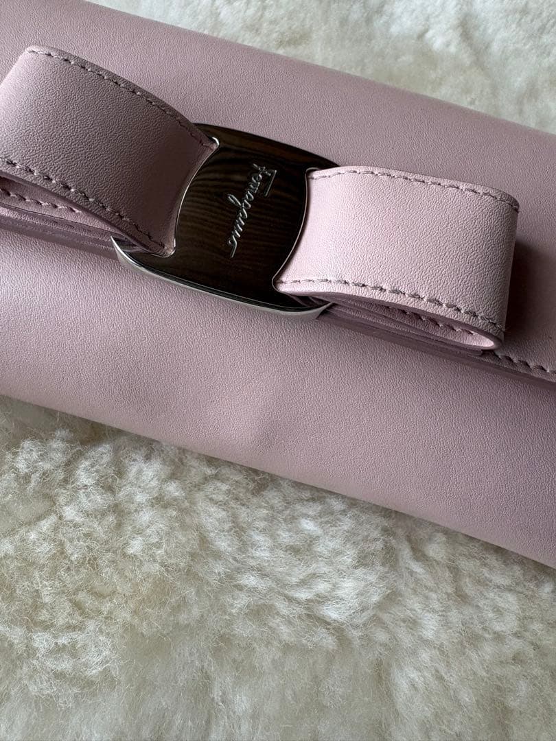 極美品✨Salvatore Ferragamo ピンク長財布