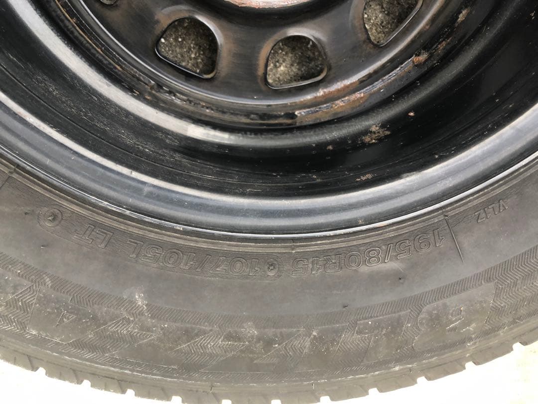 スタッドレスタイヤ 15インチ デイトナ DAYTONA ハイエース VL1