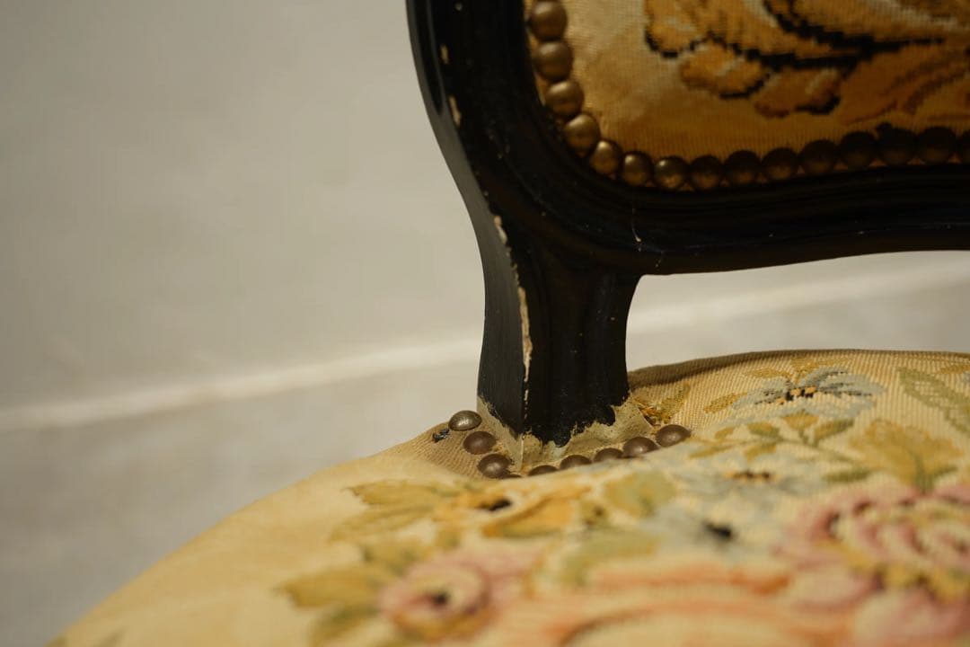 ルイ15世様式　フランス　アンティーク　ロココ　バロック　プチポワン　刺繍