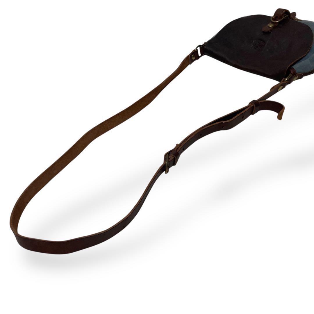 【ヴィンテージ】イルビゾンテ　ショルダーバッグ　サコッシュ　レザー　ロゴ型押し