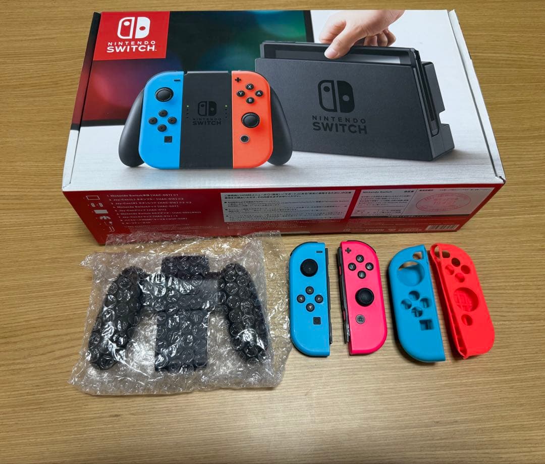 Switch 一式＋充電グリップ＋Joy-Con2個＋SDカード＋ケースセット