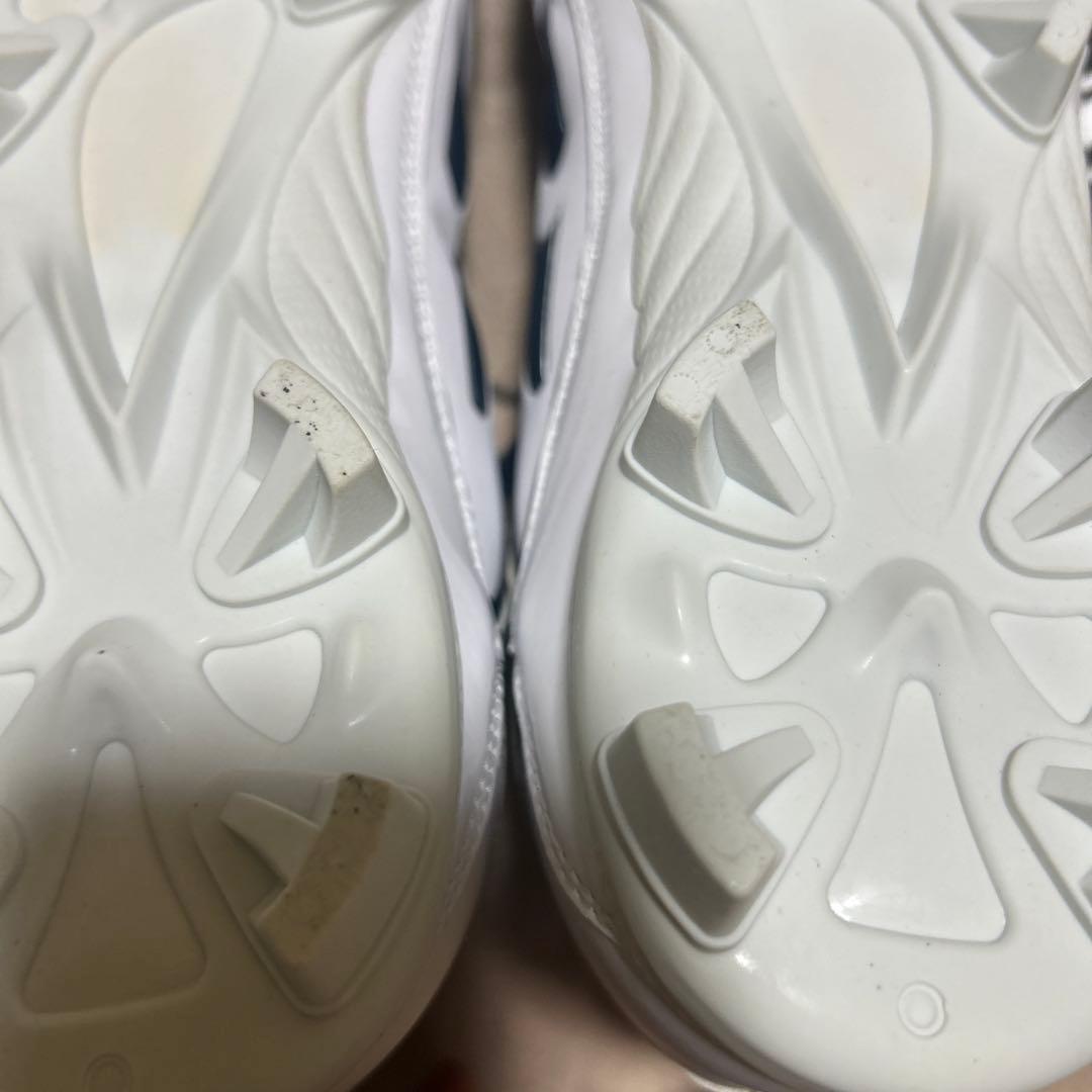 ほぼ未使用　久保田スラッガー　ポイントスパイクホワイト/ネイビー　収納袋付き