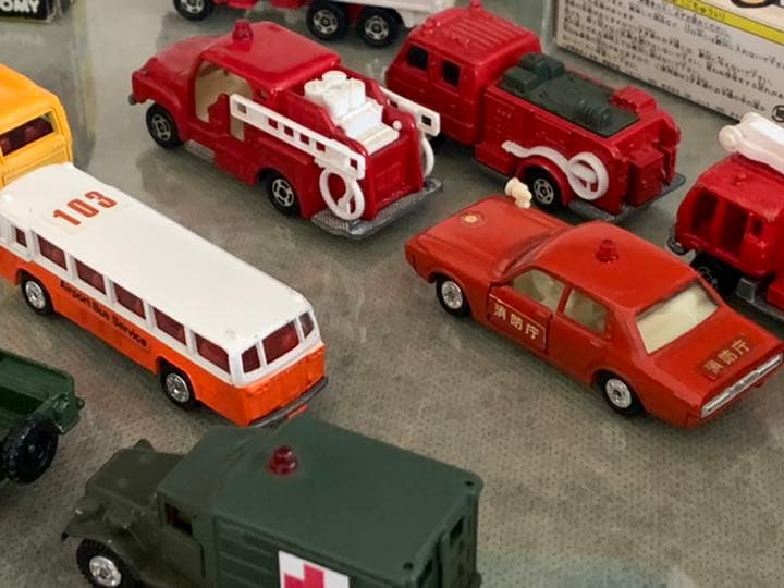 【お値引き検討します】トミカ ミニカー黒箱日本製。