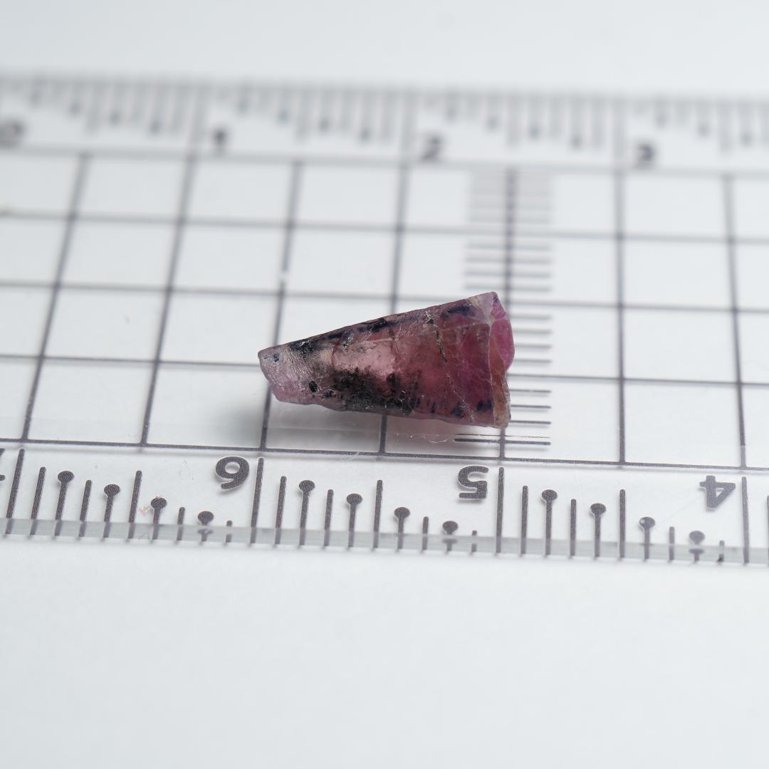 ウインザサファイア結晶　鉱物標本　原石　タンザニア産