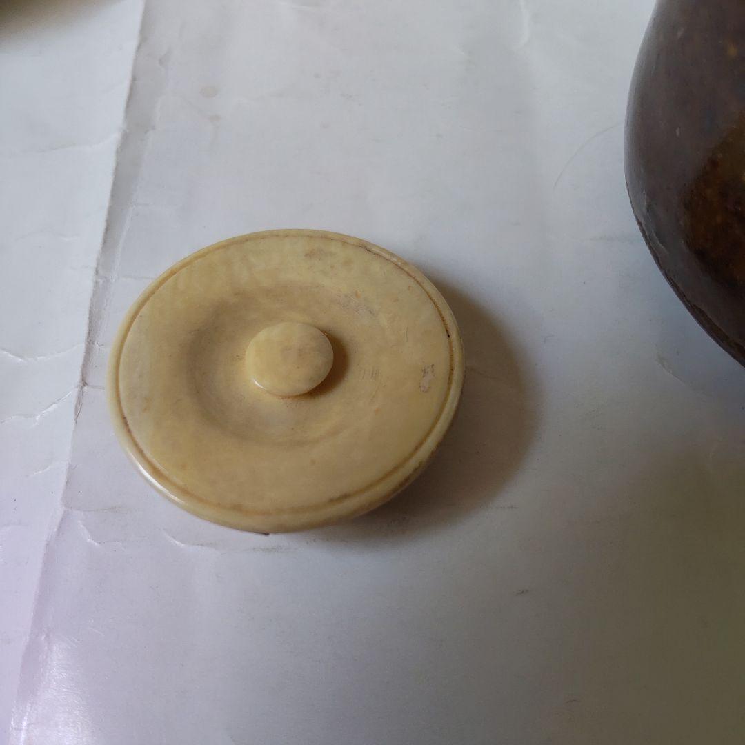 肩衝茶入 尻張茶入 仕覆 四つ目菱緞子 茶道具 木箱 茶入 美品 です。