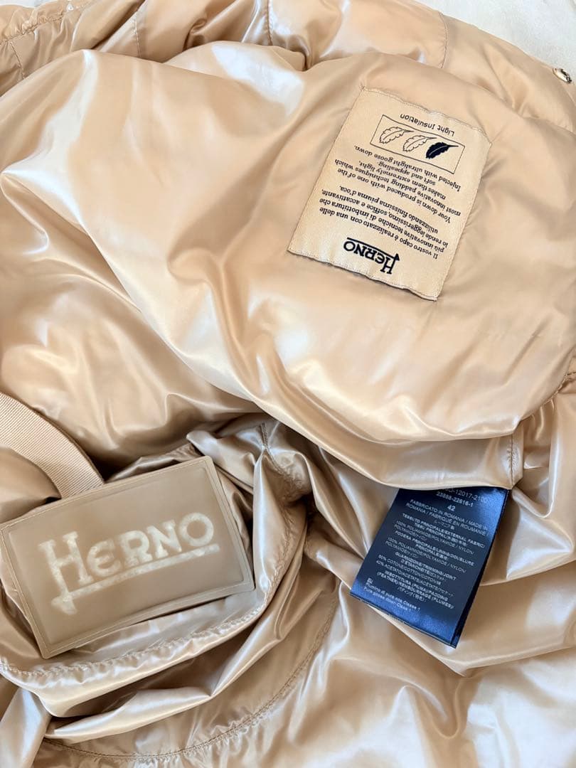 専用ヘルノ HERNO ダウン　ポンチョ　モンクレールタトラス デュベティカ