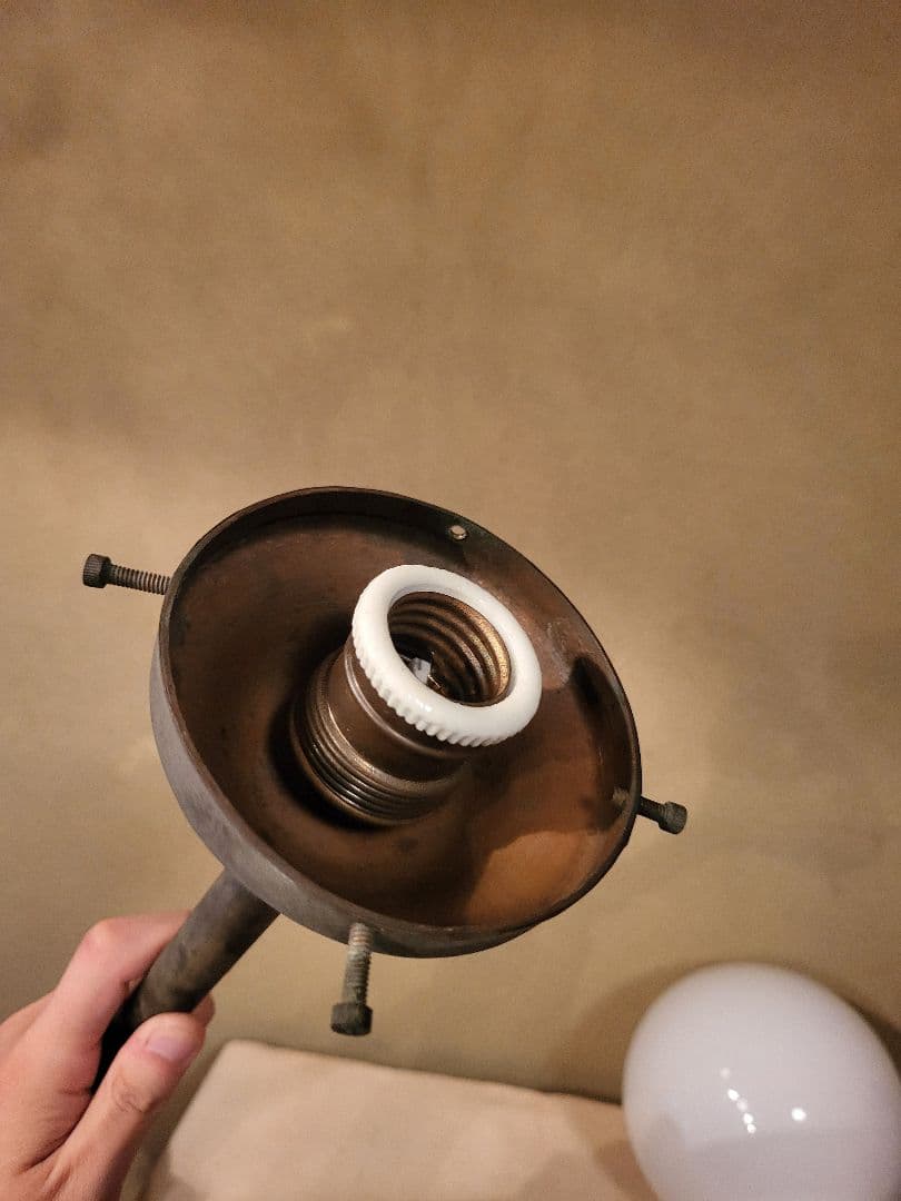 ブラケットライト　乳白色ガラス　電笠 付き