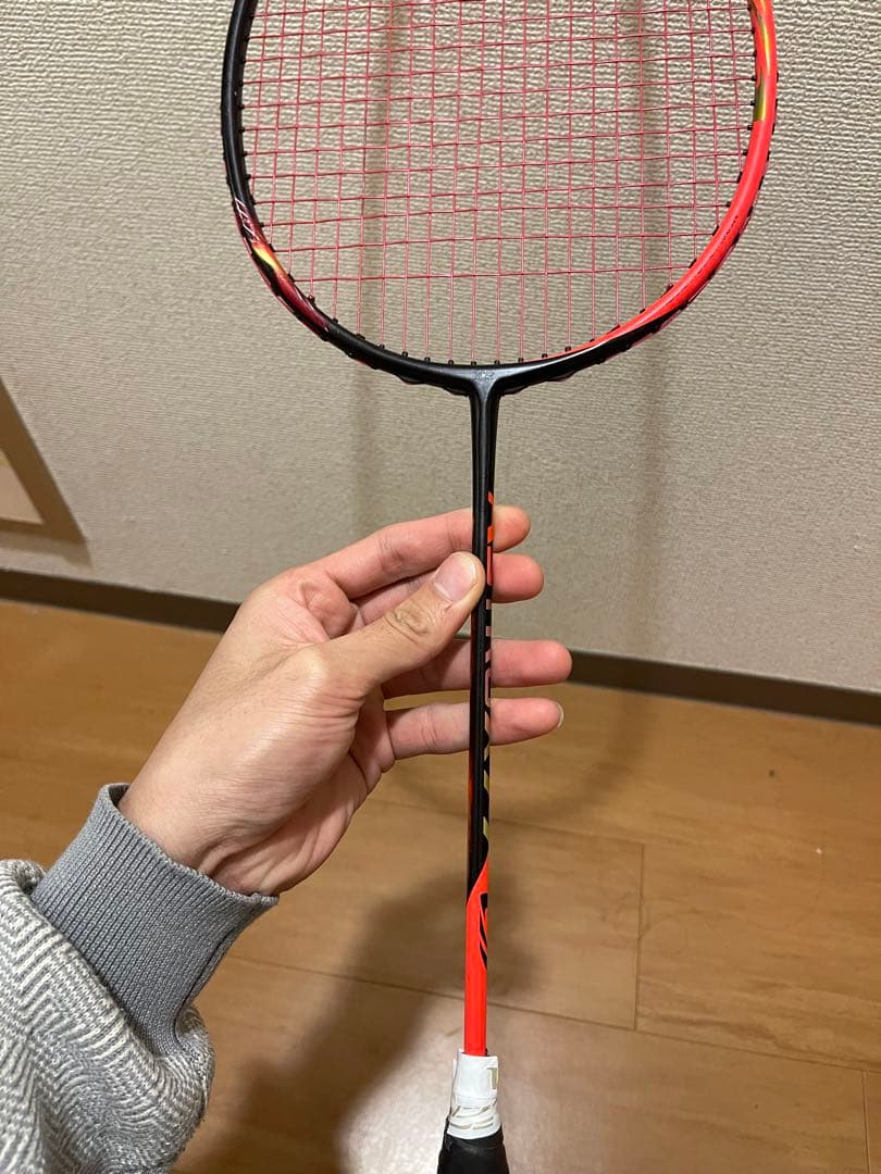 バドミントンラケット Astrox 77 レッド　3u