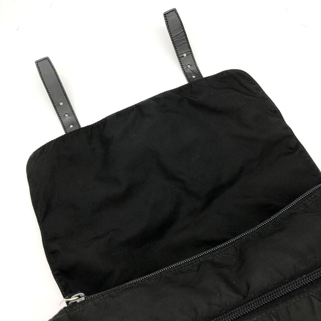 プラダ ショルダーバッグ 三角ロゴ シルバー金具 ベルト ナイロン レザー 黒