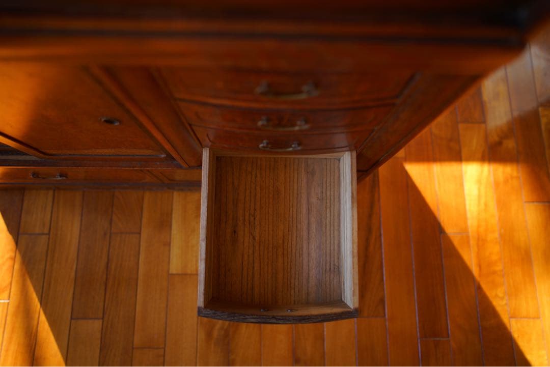 ☆101☆タモ材の玉杢目が美しい茶箪笥