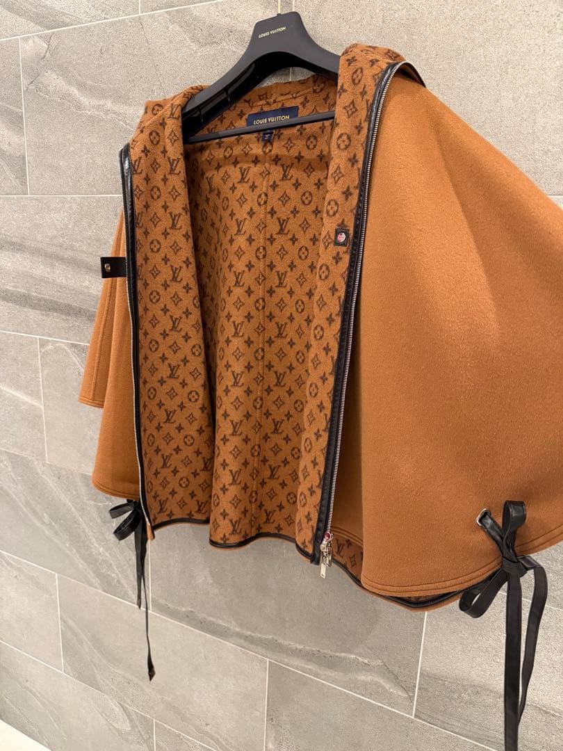 LOUIS VUITTON ルイヴィトン モノグラム フーデッドケープ ポンチョ