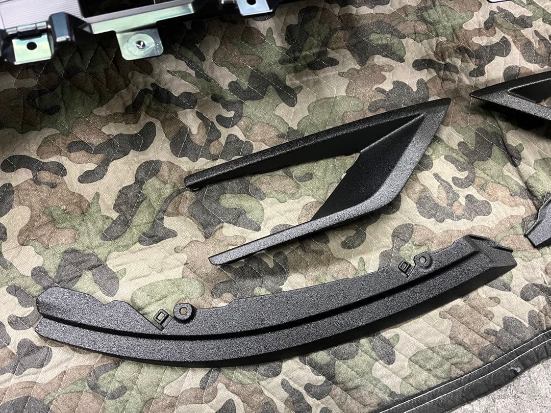 かあず新型デリカD5 後期　フロントグリル フォグベゼル　ラプター塗装