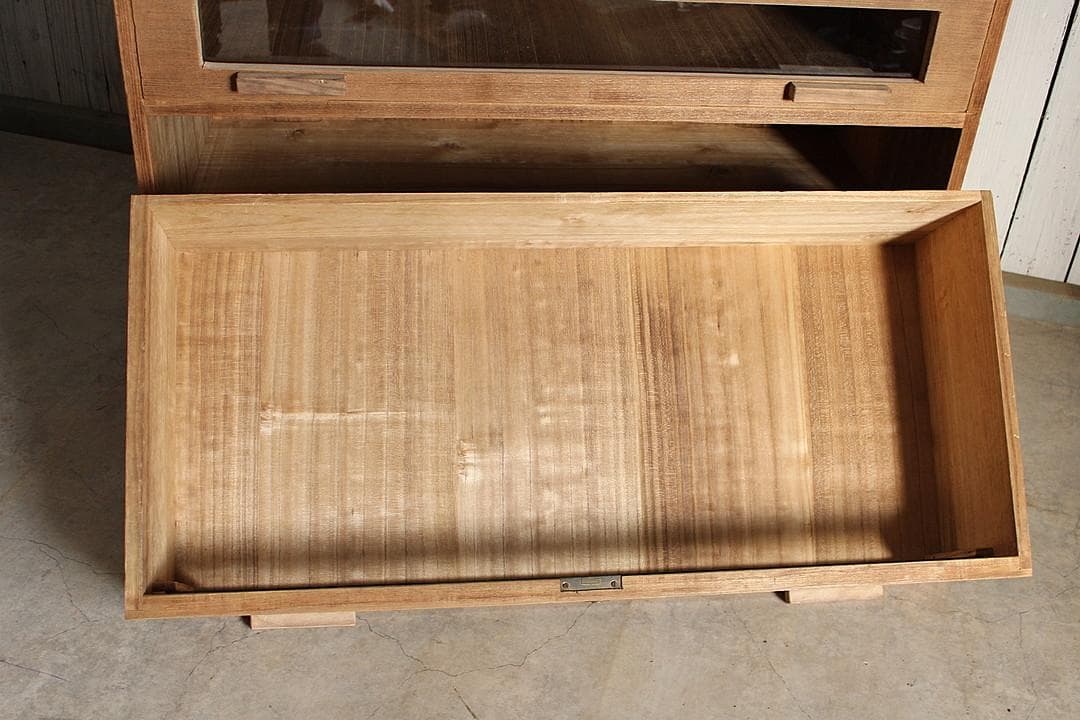 味のある前面ガラスの引き出し3段