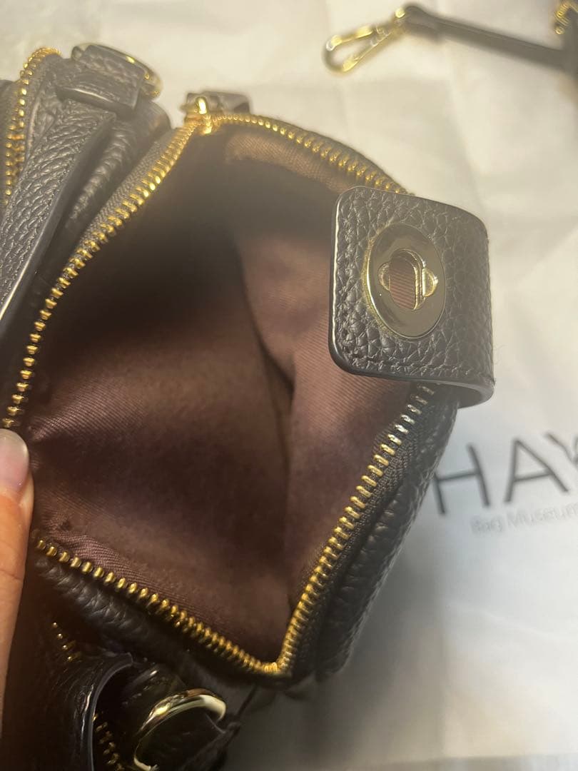 【美品】ヘイニ　ベイビーロシェ　ショルダーバッグ　本革　黒　金具金