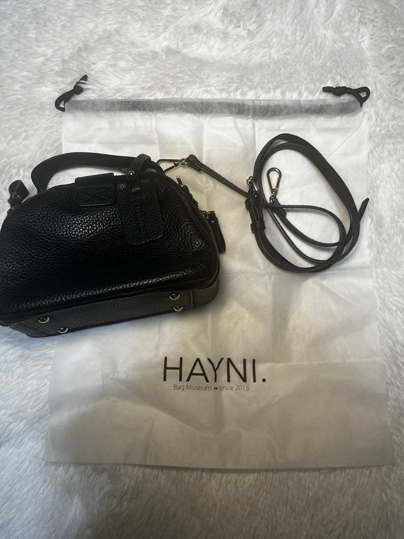【美品】ヘイニ　ベイビーロシェ　ショルダーバッグ　本革　黒　金具金