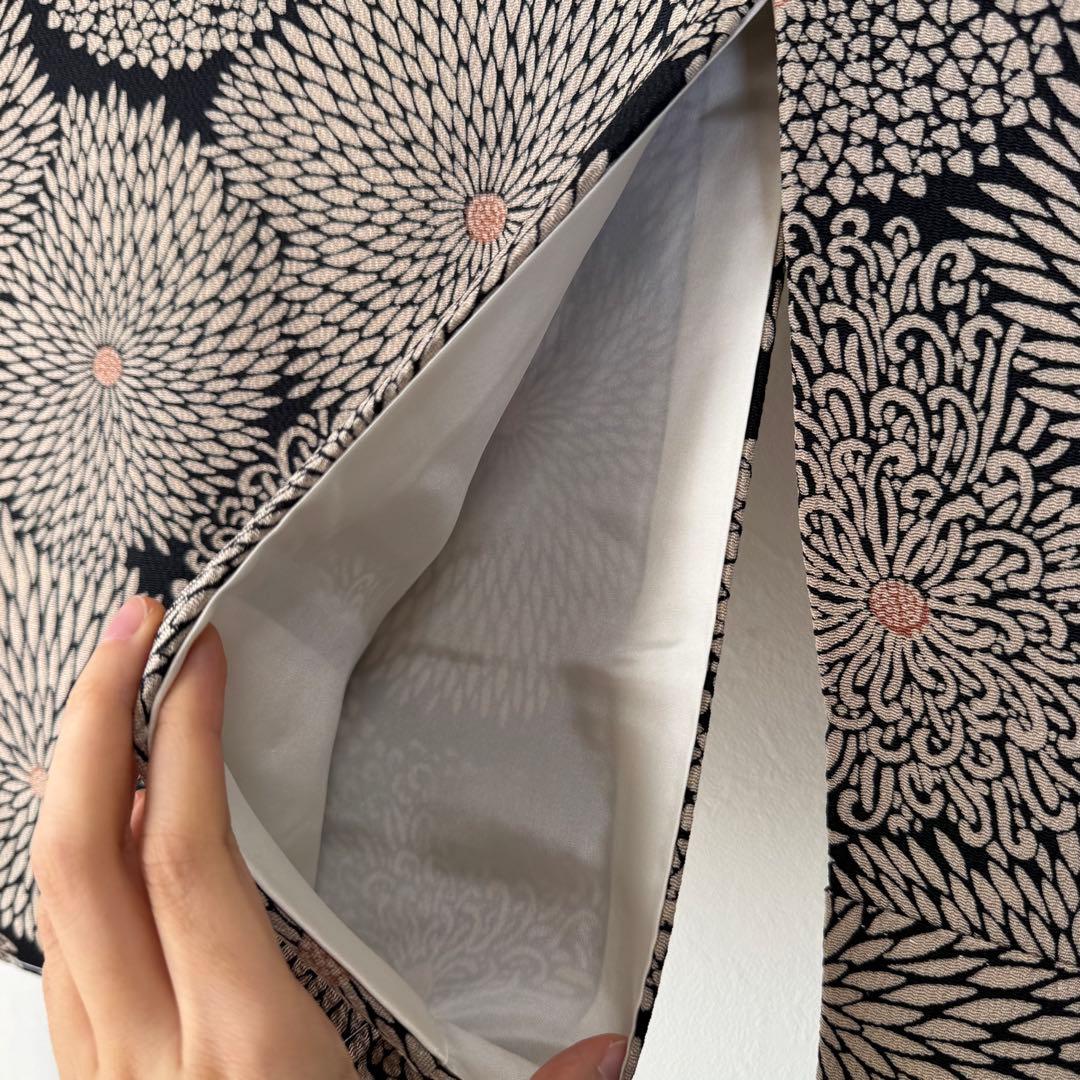 しつけ付き　正絹　小紋　和装　現代　着物　袷　165裄67 黒　縮緬　菊　トール