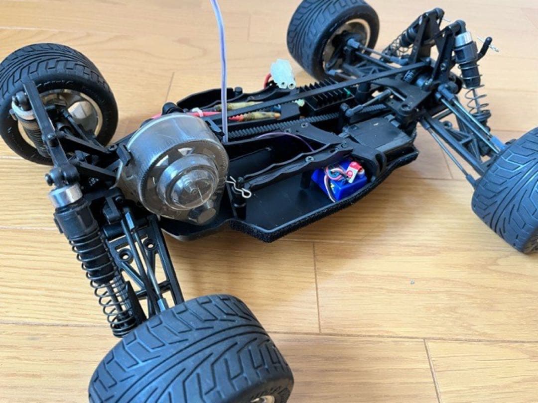 HPI RS4 AWDモンスタートラック メカ搭載済み