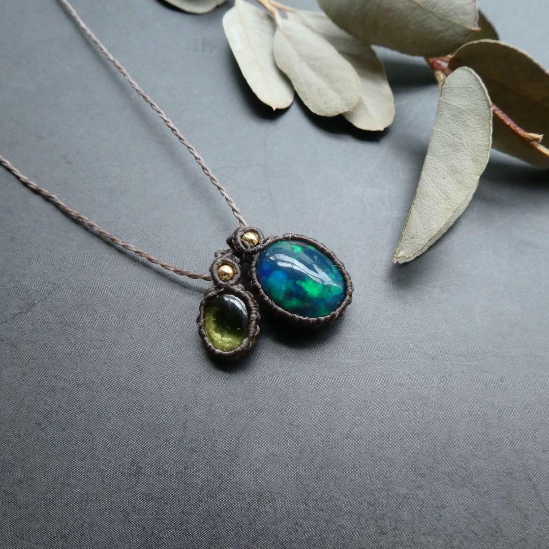 ブラックオパールとペリドットのマクラメネックレス