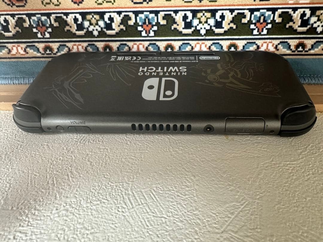 【中古】★Switchライト本体　ポケモンバージョン★
