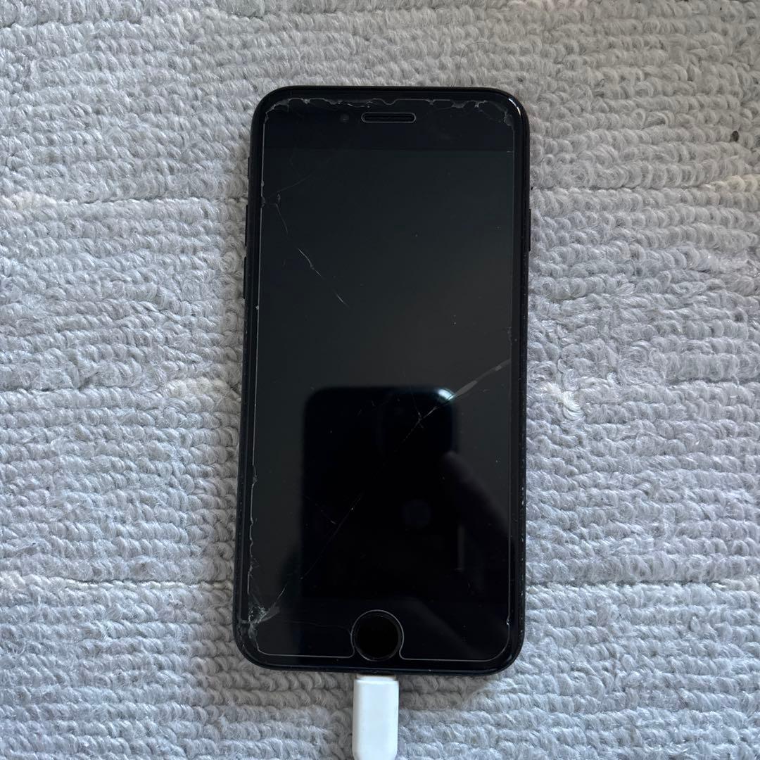 Apple iPhone SE2ブラック 画面にひびあり