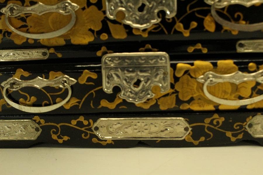 ミニチュア 雛道具 木製 蒔絵家具 重箱 針 鏡 揃い セット(ZE359)