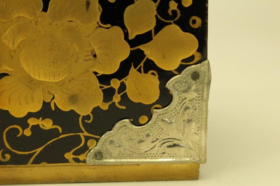 ミニチュア 雛道具 木製 蒔絵家具 重箱 針 鏡 揃い セット(ZE359)