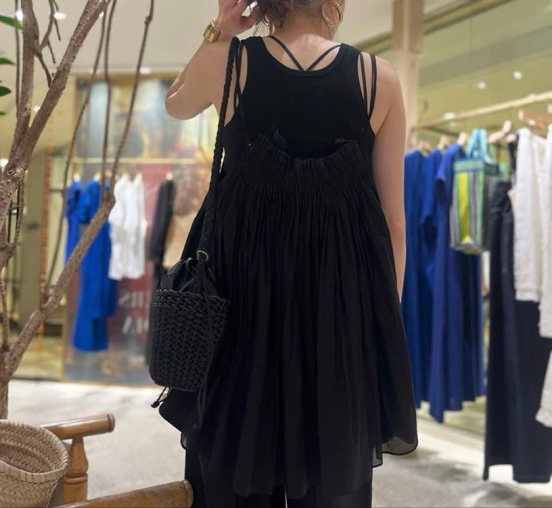 カレンソロジー　キャミソール　黒色