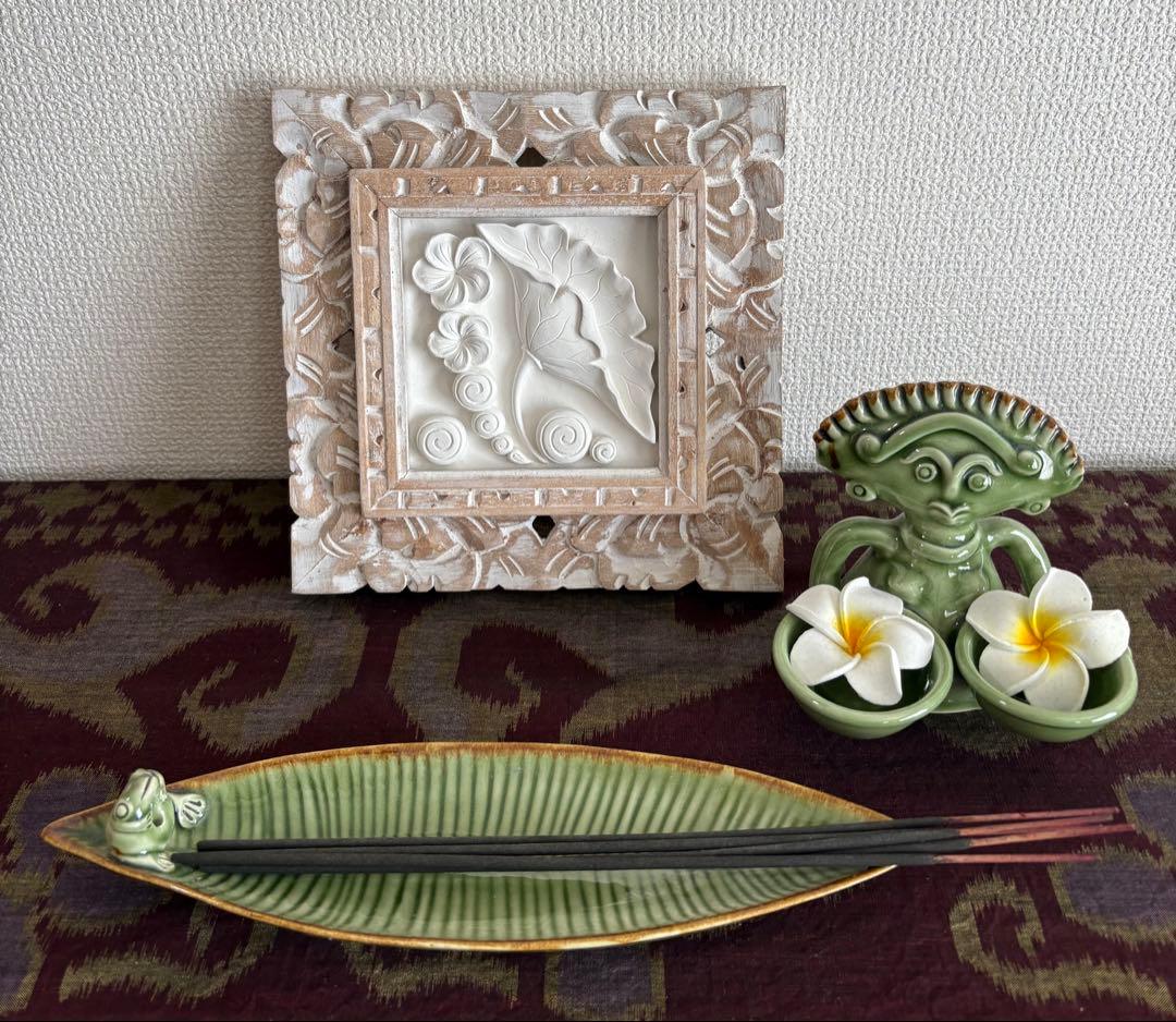 バリ島　木彫り額付きストーンレリーフ