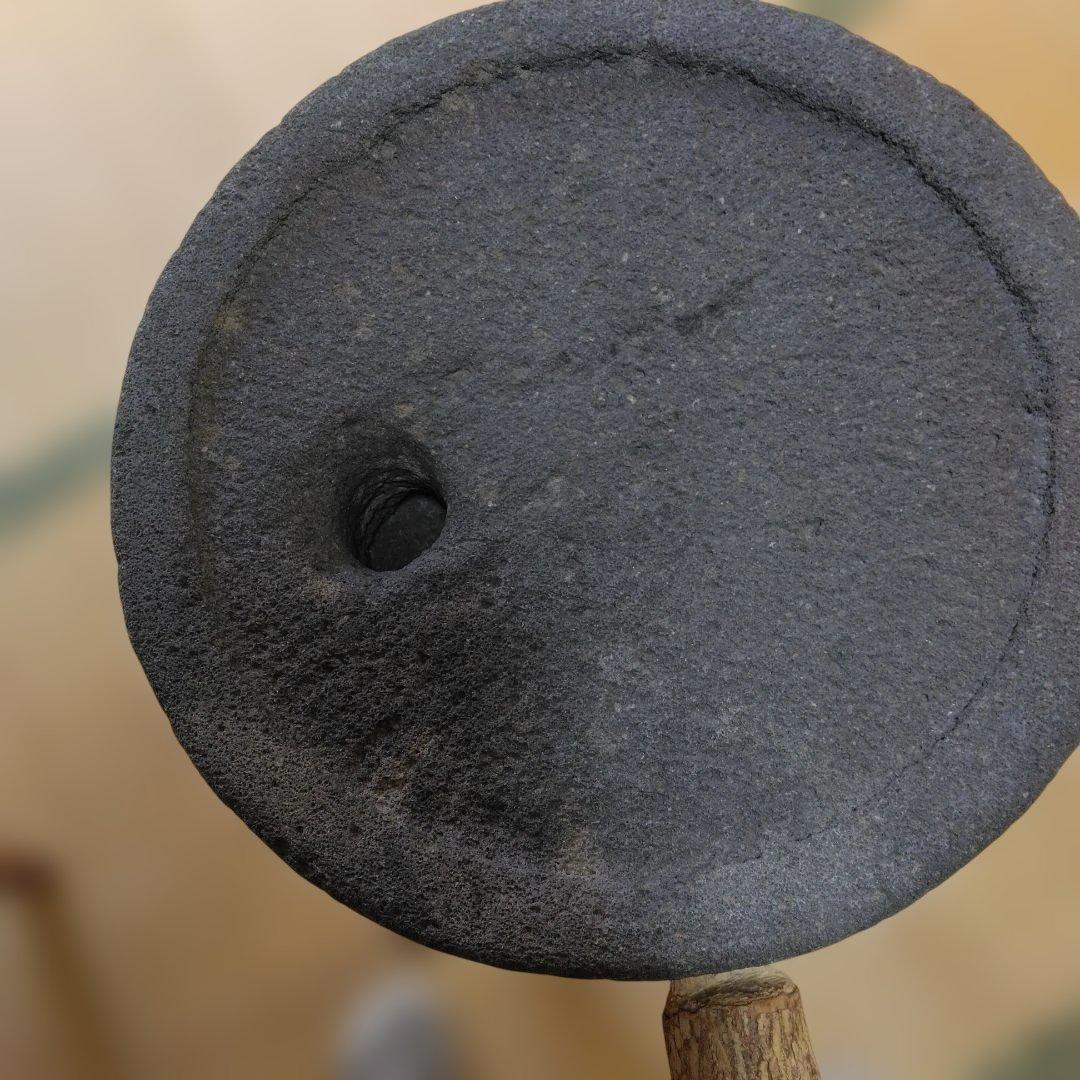 古い石臼-大正～昭和初期の臼-昭和オブジェ。