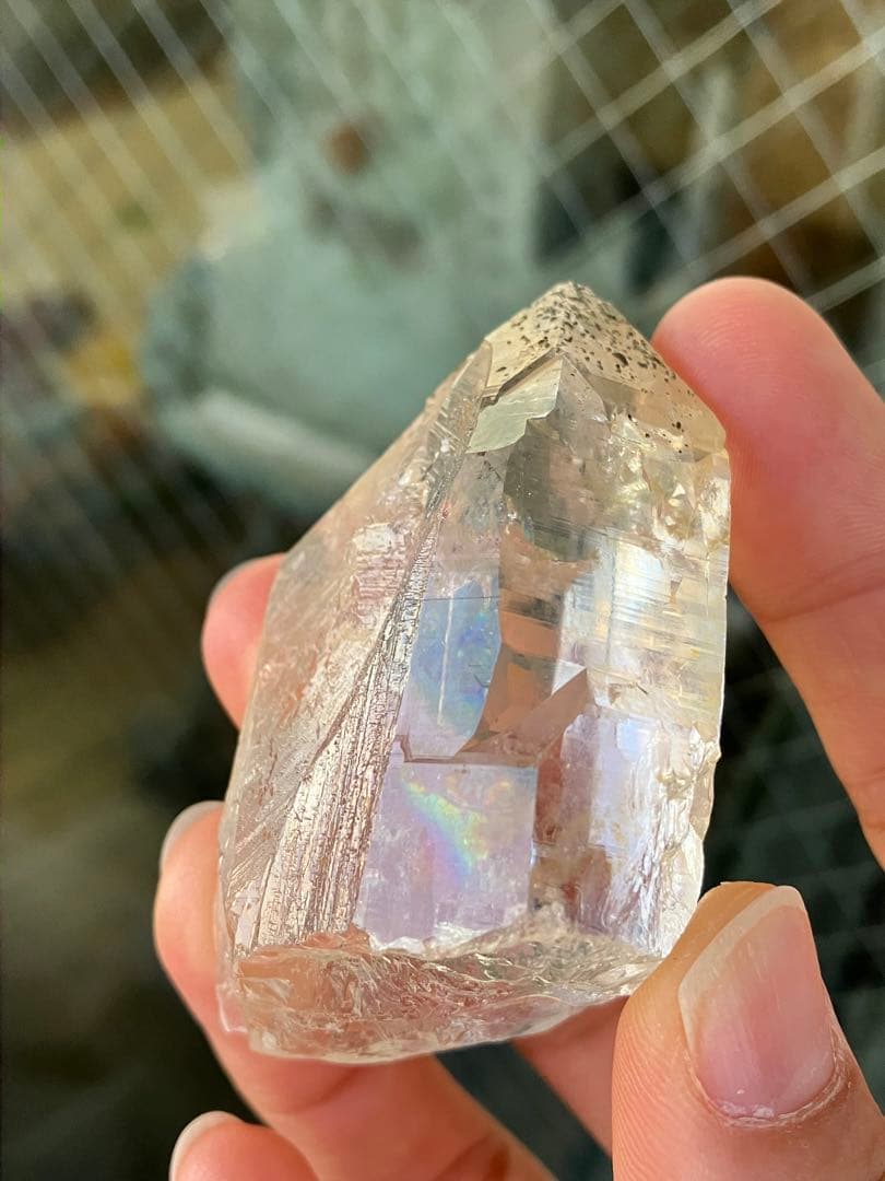 虹たっぷり！　パキスタン産　水晶　スカルドゥ　ハシュピ　ヒマラヤ水晶　原石