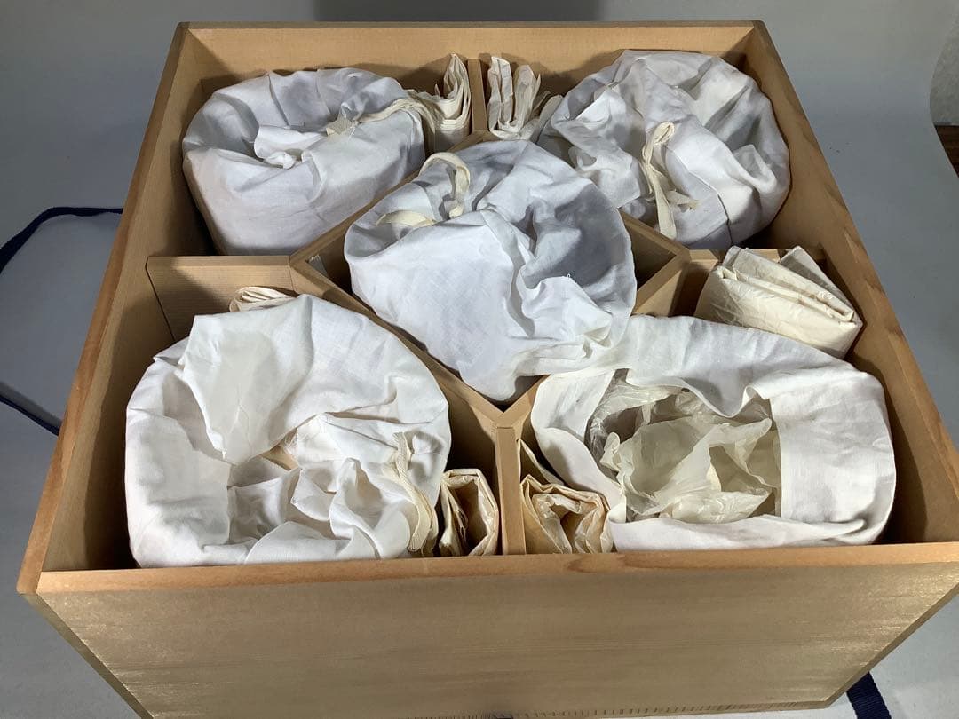 漆専堂　朱塗　黒網目　四つ椀　茶道具　茶会席