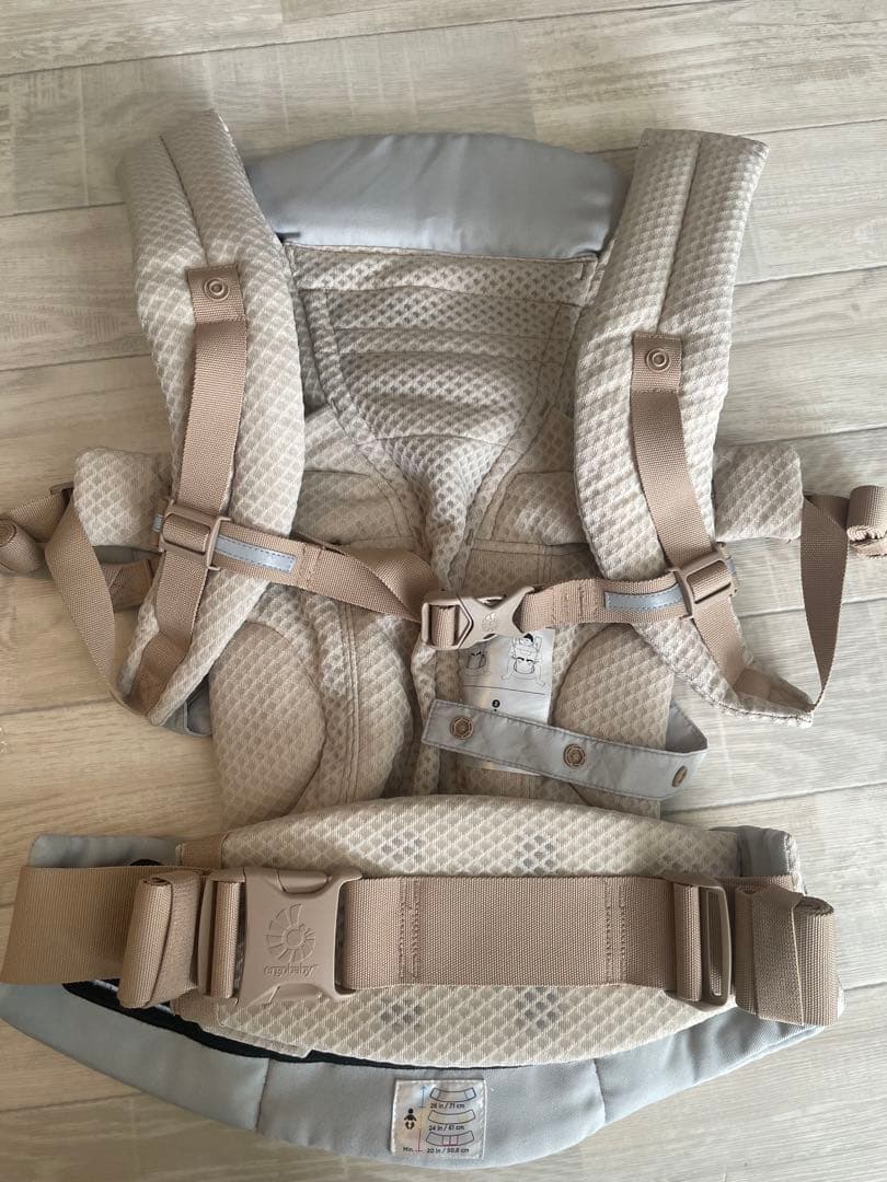 エルゴベビー抱っこ紐 オムニブリーズ サンドベージュ　ポーチ付き