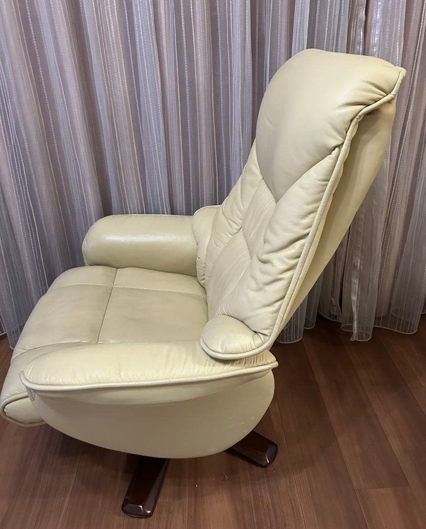 クリーム色フェイクレザーリクライニングソファ　裏リペア済　オットマン別売