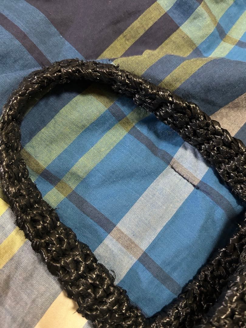 プラダ　クロシェ　スモールバッグ　持ち手に擦れや使用感あり