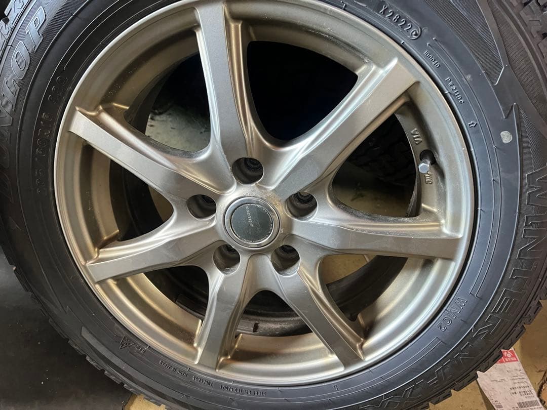 プリウスα スタッドレス205/60r16 ダンロップWM2 5穴　114.3