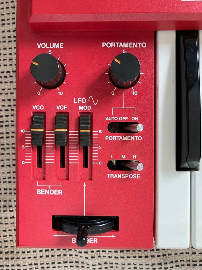 Roland SH-101 レッド