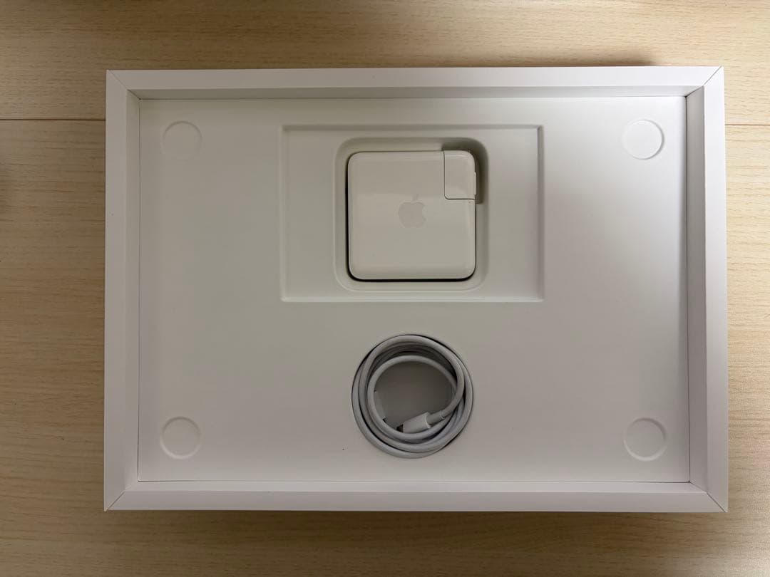 MacBook Pro 13インチ ※Touch Bar不具合あり／動作問題なし