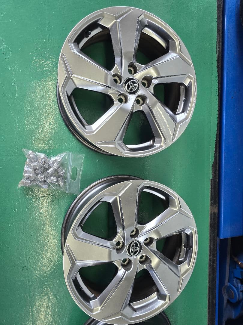 2本出品(４本セット同時販売のみ)トヨタRAV4・18インチ ホイール