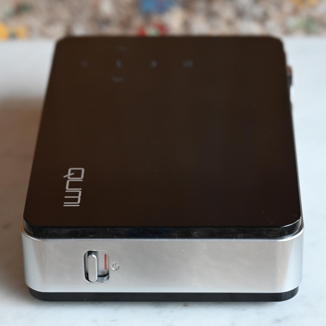 QUMI Q2（コンパクトプロジェクター）