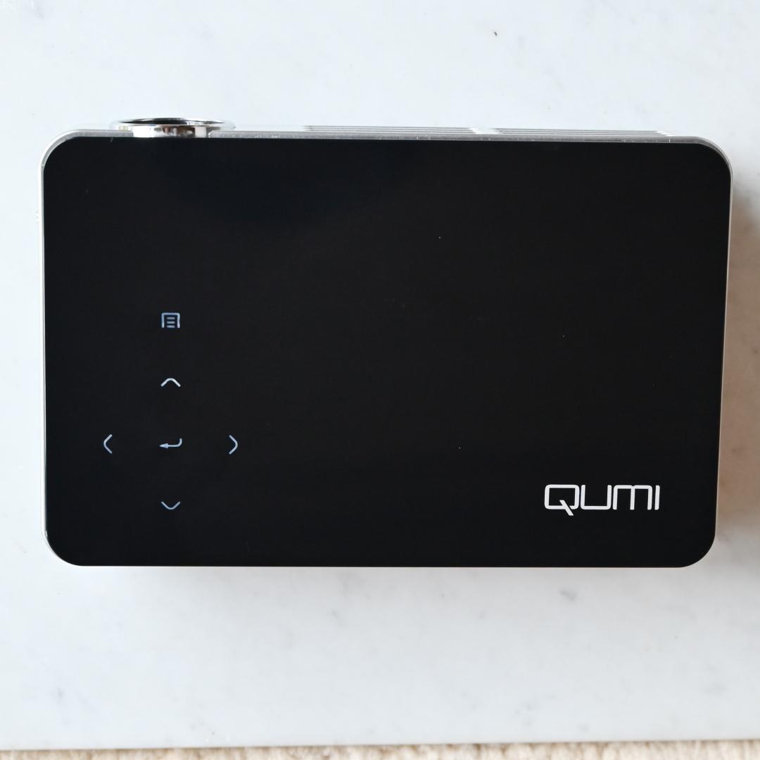 QUMI Q2（コンパクトプロジェクター）
