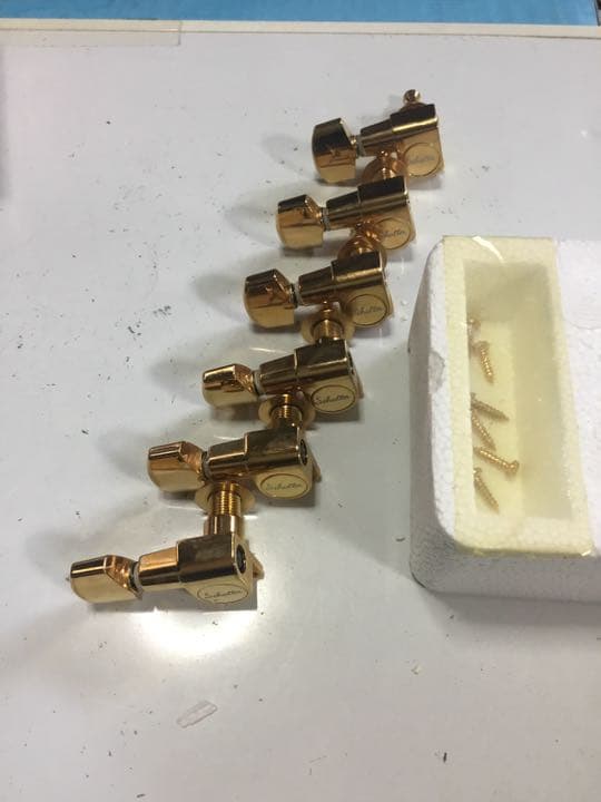 エレキギター用糸巻き(左用)( GOLD)