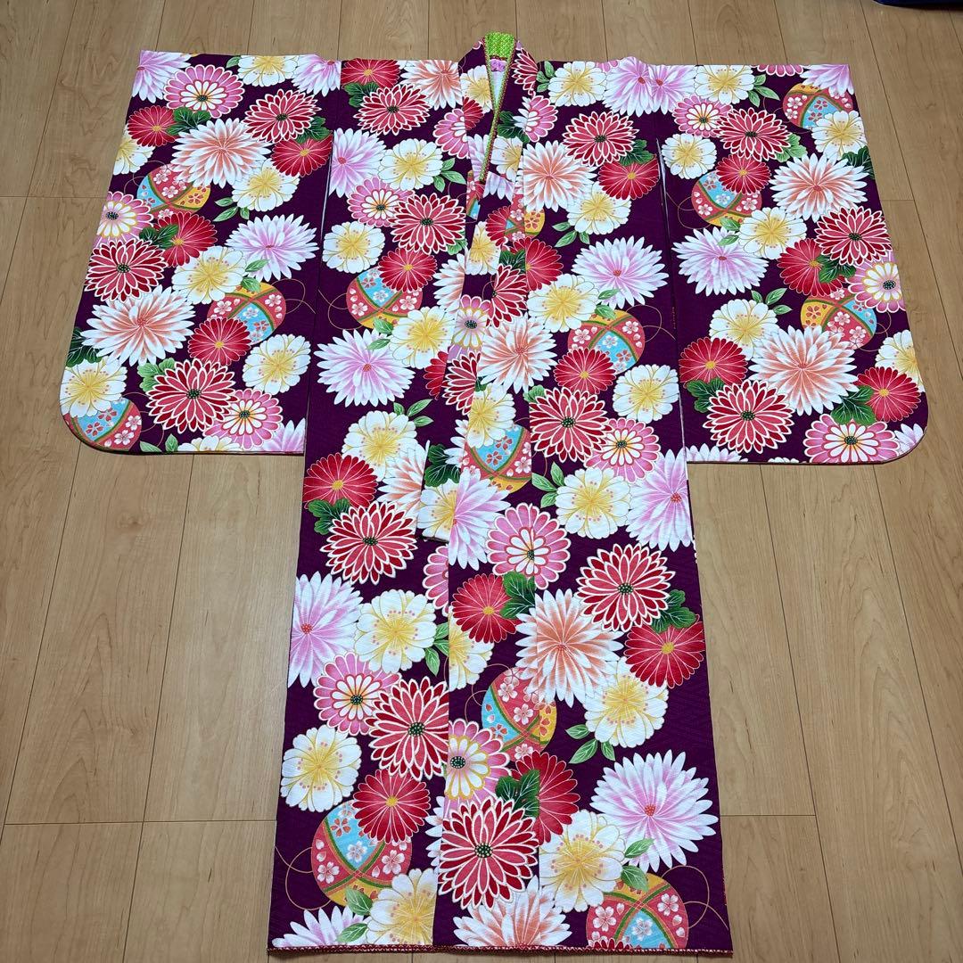 98 式部浪漫　着物単品　紫×鞠×菊　7歳　七五三着物　四つ身　美品　日本製